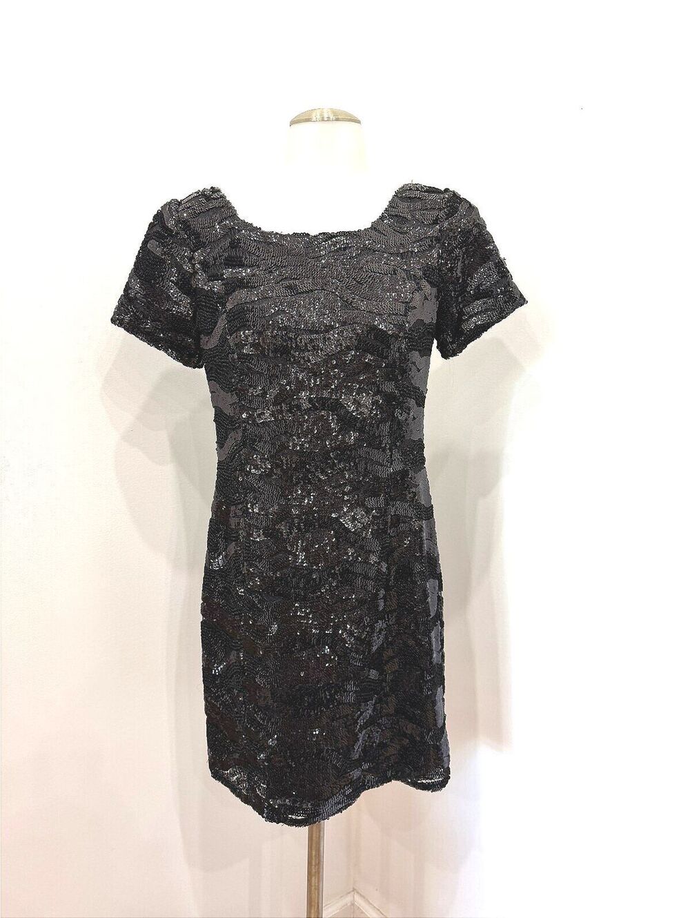 Milly Black Sequin Fitted Dress Size 8 Bergdorf Goodman Mini Wiggle Cocktail